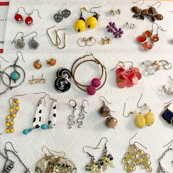 Large Lot of Earrings, 60 pairs - Picture 8 of 13
